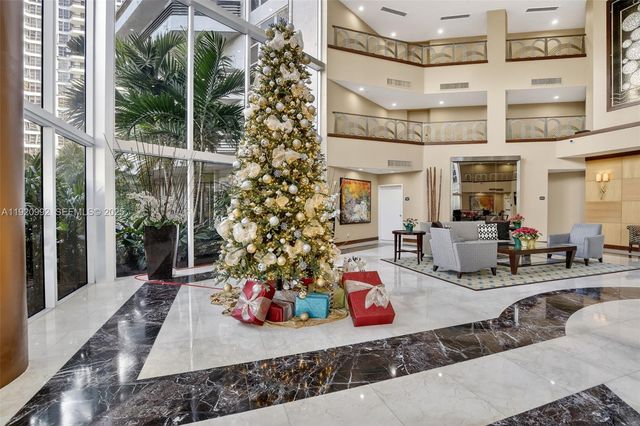 19101 NE 36th Ct 402, Aventura, FL 33180