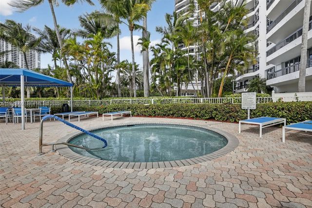 19101 NE 36th Ct 402, Aventura, FL 33180