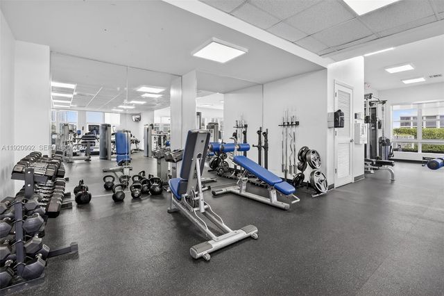 19101 NE 36th Ct 402, Aventura, FL 33180