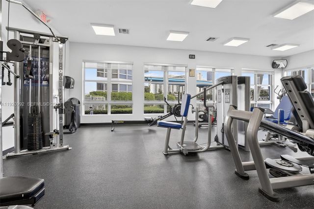 19101 NE 36th Ct 402, Aventura, FL 33180