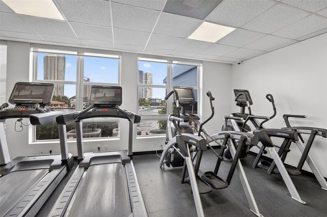 19101 NE 36th Ct 402, Aventura, FL 33180