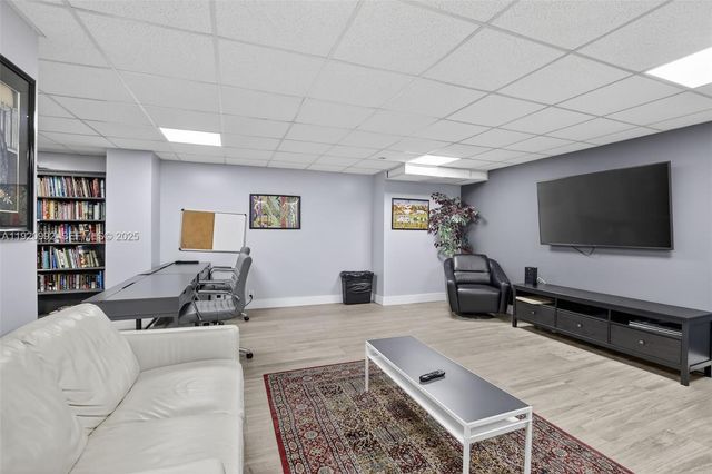 19101 NE 36th Ct 402, Aventura, FL 33180