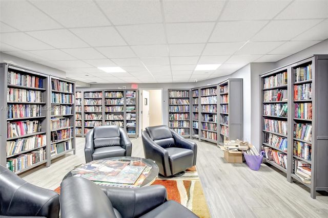 19101 NE 36th Ct 402, Aventura, FL 33180