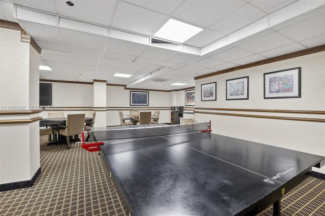 19101 NE 36th Ct 402, Aventura, FL 33180