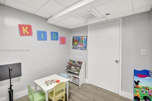 19101 NE 36th Ct 402, Aventura, FL 33180