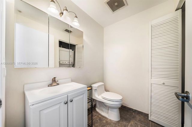 3470 E Coast Ave H1203, Miami, FL 33137