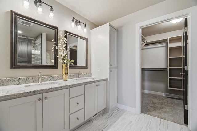 W7024 JACLYN LANE, Greenville, WI 54942
