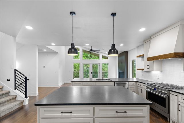 32 Warwick Drive, Bella Vista, AR 72714