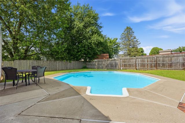 320 Sunridge Drive, Economy, PA 15042