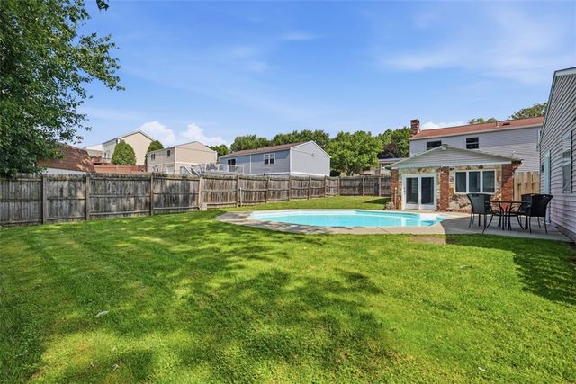 320 Sunridge Drive, Economy, PA 15042