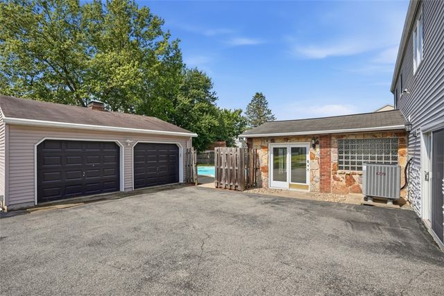 320 Sunridge Drive, Economy, PA 15042