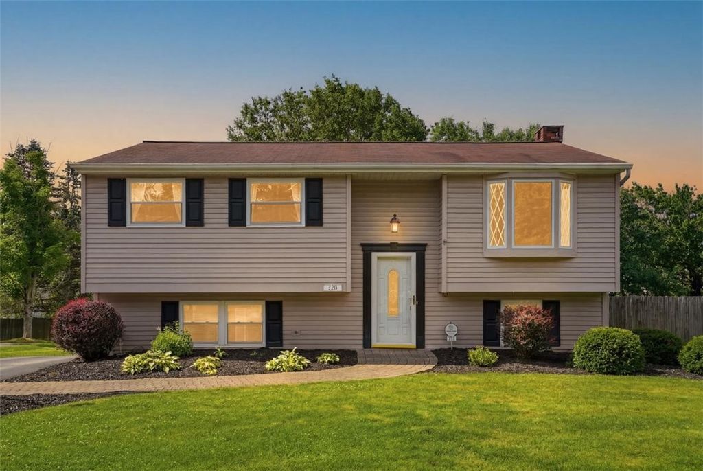 320 Sunridge Drive, Economy, PA 15042