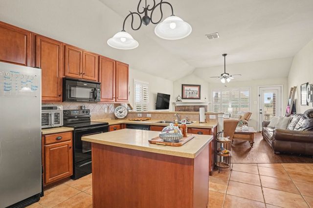 103 George Owens Road, Ponder, TX 76259