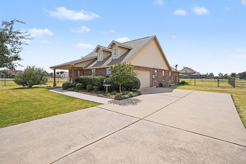 103 George Owens Road, Ponder, TX 76259 — photo 2