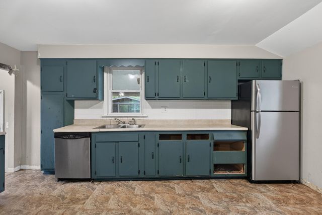 4028 Perry Avenue N, Robbinsdale, MN 55422