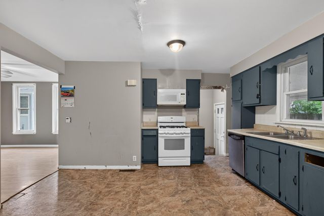 4028 Perry Avenue N, Robbinsdale, MN 55422