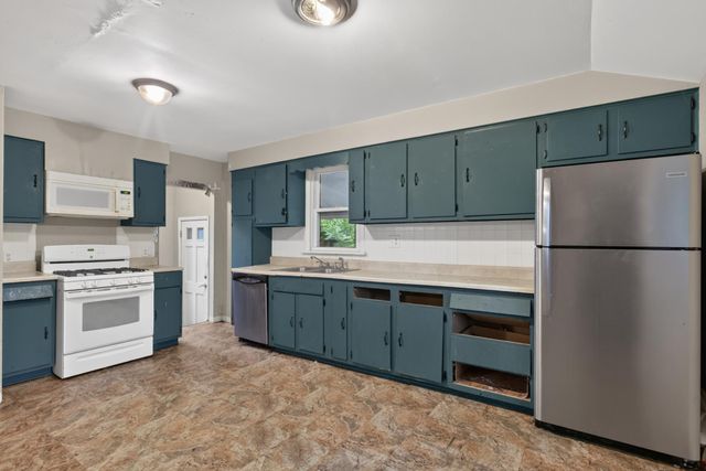 4028 Perry Avenue N, Robbinsdale, MN 55422
