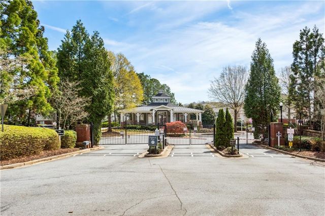 3758 Chattahoochee Summit SE Drive 21, Atlanta, GA 30339
