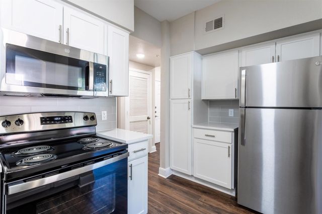 320 Jackson Hill Street 135, Houston, TX 77007