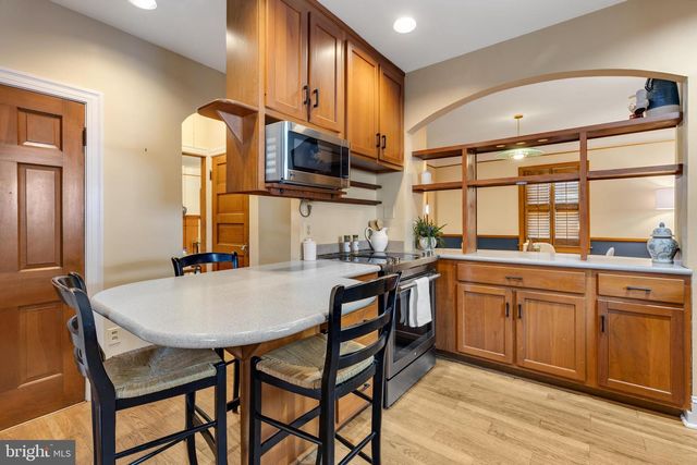 305 N KENMORE ST, Arlington, VA 22201