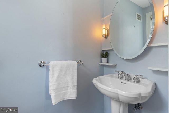 305 N KENMORE ST, Arlington, VA 22201