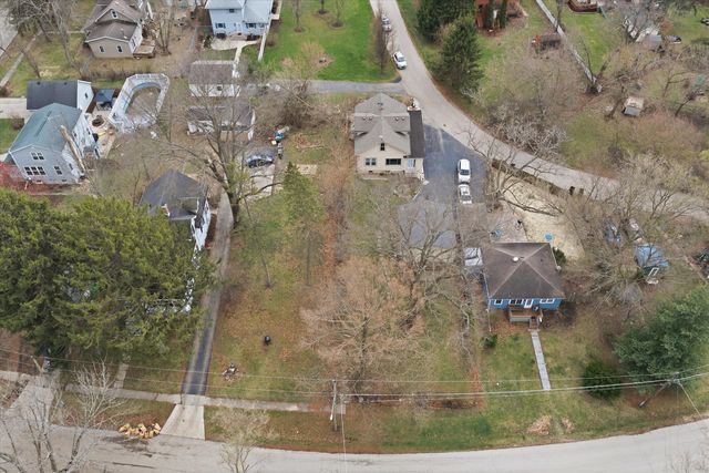 305 Circle Road, Fox River Grove, IL 60021