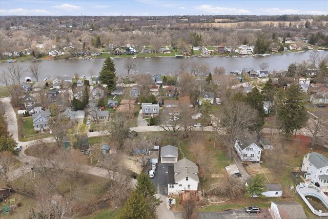 305 Circle Road, Fox River Grove, IL 60021