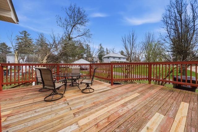 305 Circle Road, Fox River Grove, IL 60021