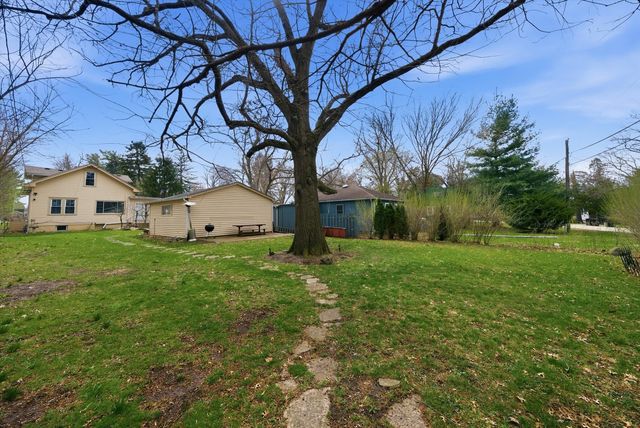 305 Circle Road, Fox River Grove, IL 60021