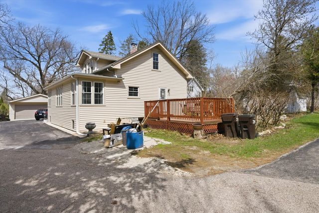 305 Circle Road, Fox River Grove, IL 60021