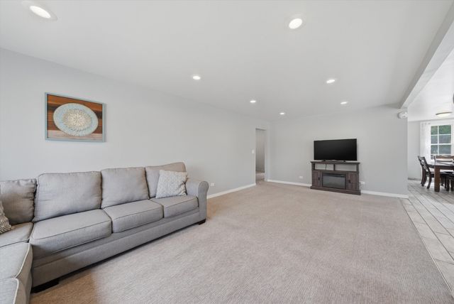 305 Circle Road, Fox River Grove, IL 60021