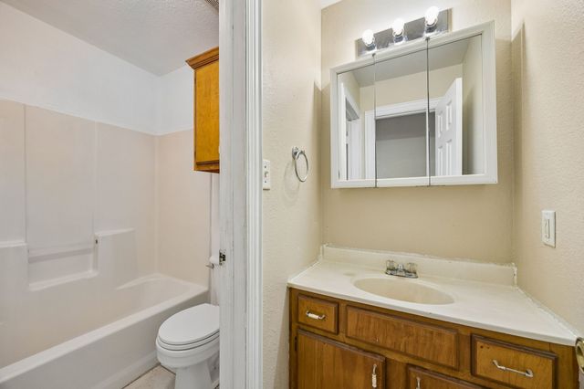 1104 E High Street, Terrell, TX 75160