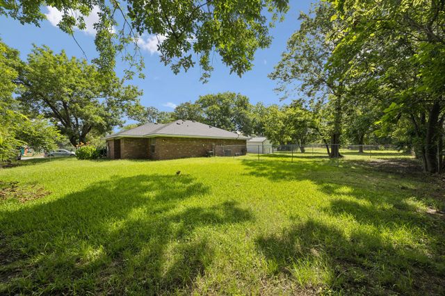 1104 E High Street, Terrell, TX 75160