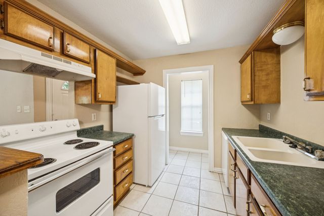 1104 E High Street, Terrell, TX 75160