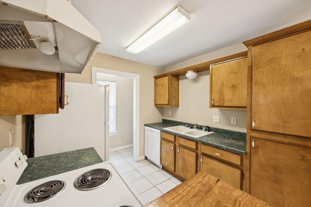 1104 E High Street, Terrell, TX 75160