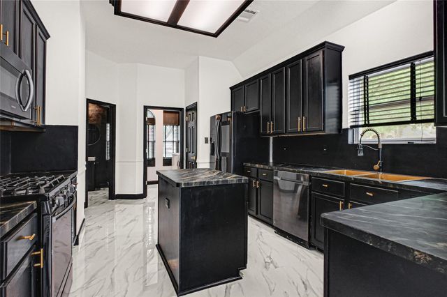 11915 Helene Court, Pinehurst, TX 77362