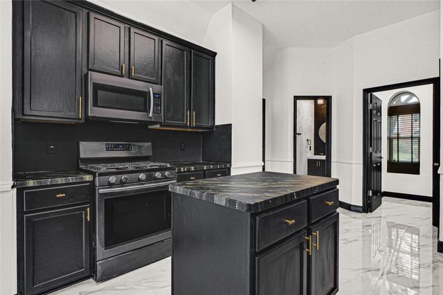 11915 Helene Court, Pinehurst, TX 77362