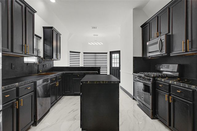 11915 Helene Court, Pinehurst, TX 77362