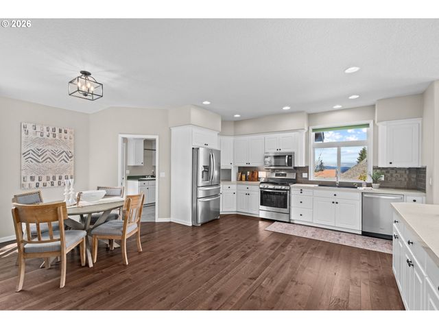 8707 Sw FIRVIEW Pl, Beaverton, OR 97007