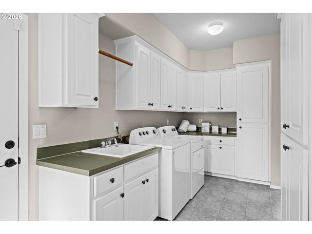 8707 Sw FIRVIEW Pl, Beaverton, OR 97007