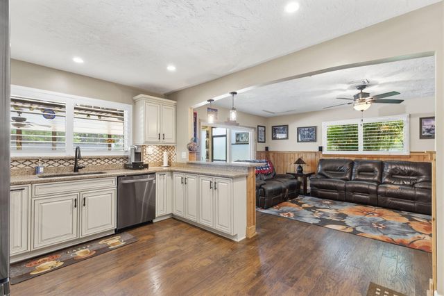 5521 SW 160th Avenue, Southwest Ranches, FL 33331