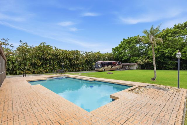 5521 SW 160th Avenue, Southwest Ranches, FL 33331