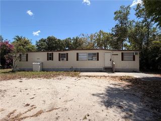 8205 Suncoast DR, North Fort Myers, FL 33917