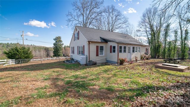 4263 Fox Road, Lenoir, NC 28645