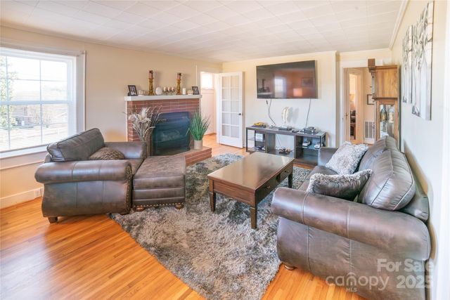 4263 Fox Road, Lenoir, NC 28645