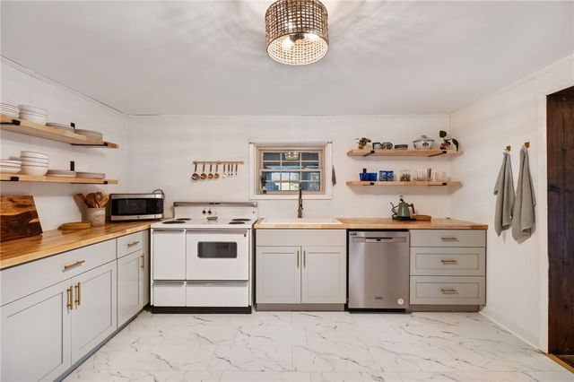 9 Banahasky Lane, Finleyville, PA 15332