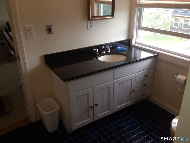 21 Atlantic Avenue, Groton, CT 06340