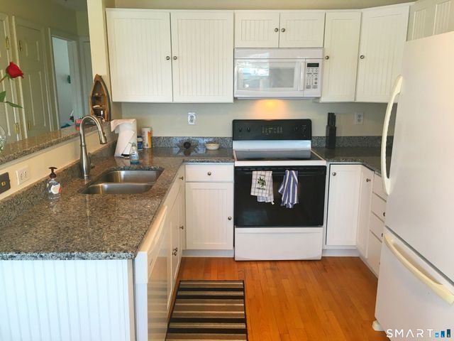 21 Atlantic Avenue, Groton, CT 06340
