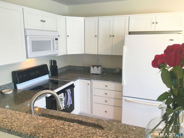 21 Atlantic Avenue, Groton, CT 06340