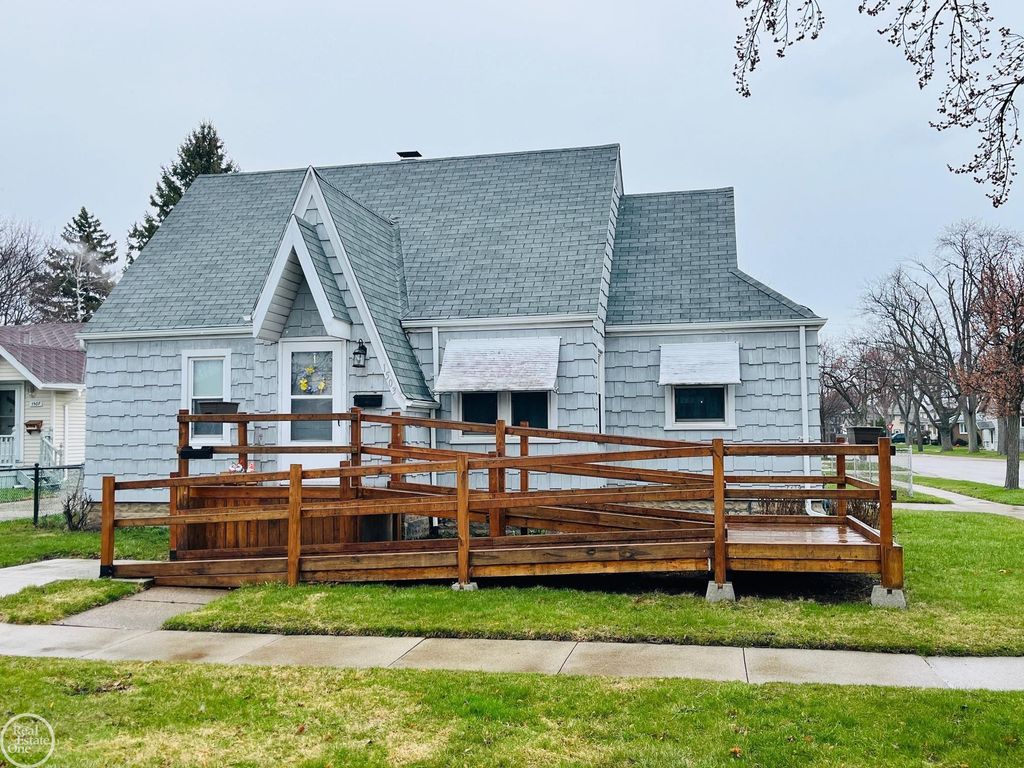 1503 Wall Street, Port Huron, MI 48060